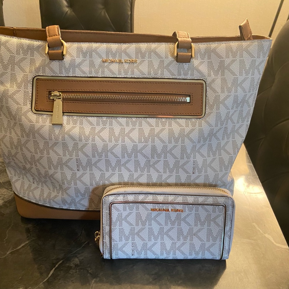 Michael Kors Purse / Wallet Set